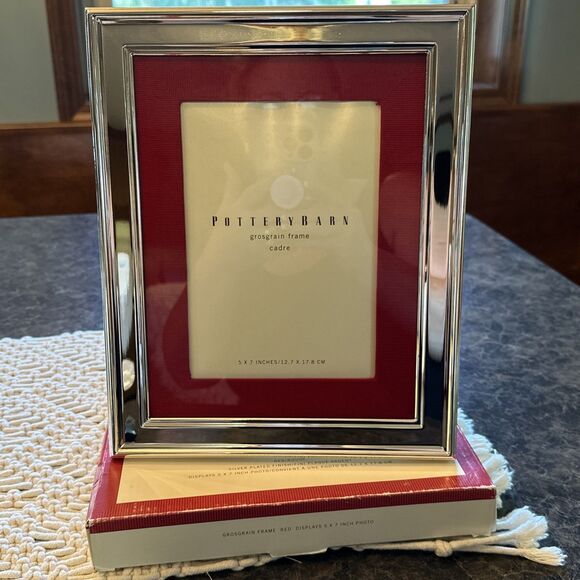 New Pottery Barn Polished Silver & Red‎ Grosgrain Frame Displays 5 X 7 Photo - Picture 1 of 6